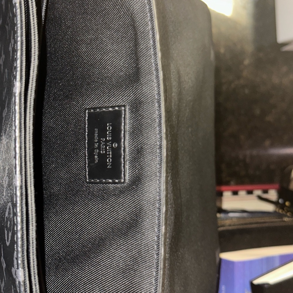 Louis Vuitton Unisex Messenger Bag - Picture 5 of 6